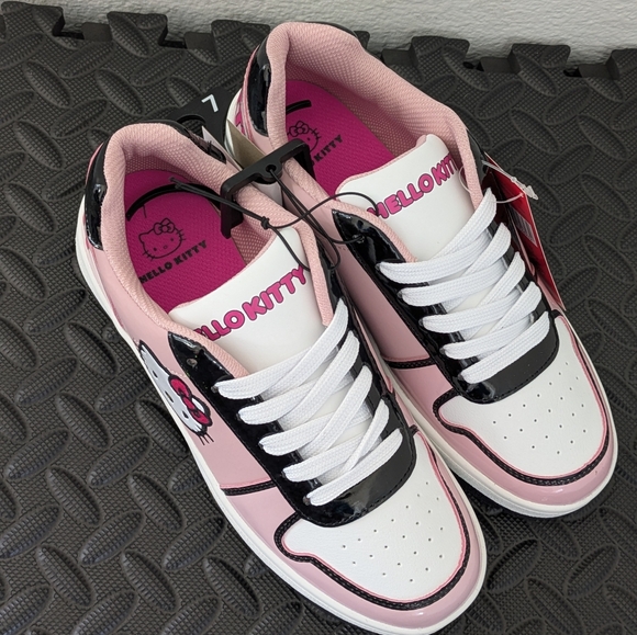 Hello Kitty shoes - Picture 4 of 8